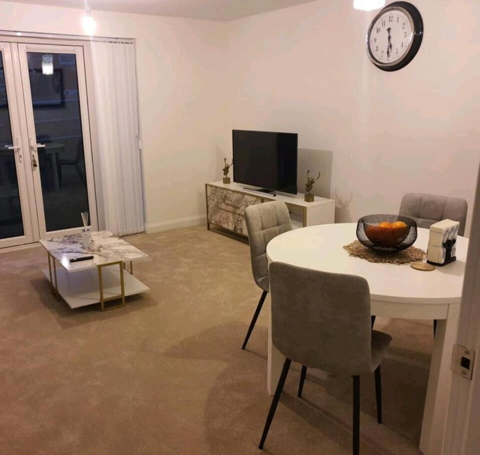 The Joyland Residential Home รอมซีย์ ภายนอก รูปภาพ